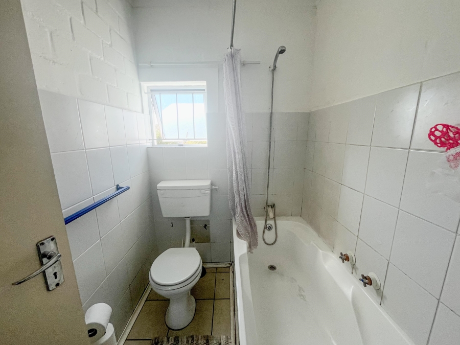 To Let 2 Bedroom Property for Rent in Pinelands Western Cape